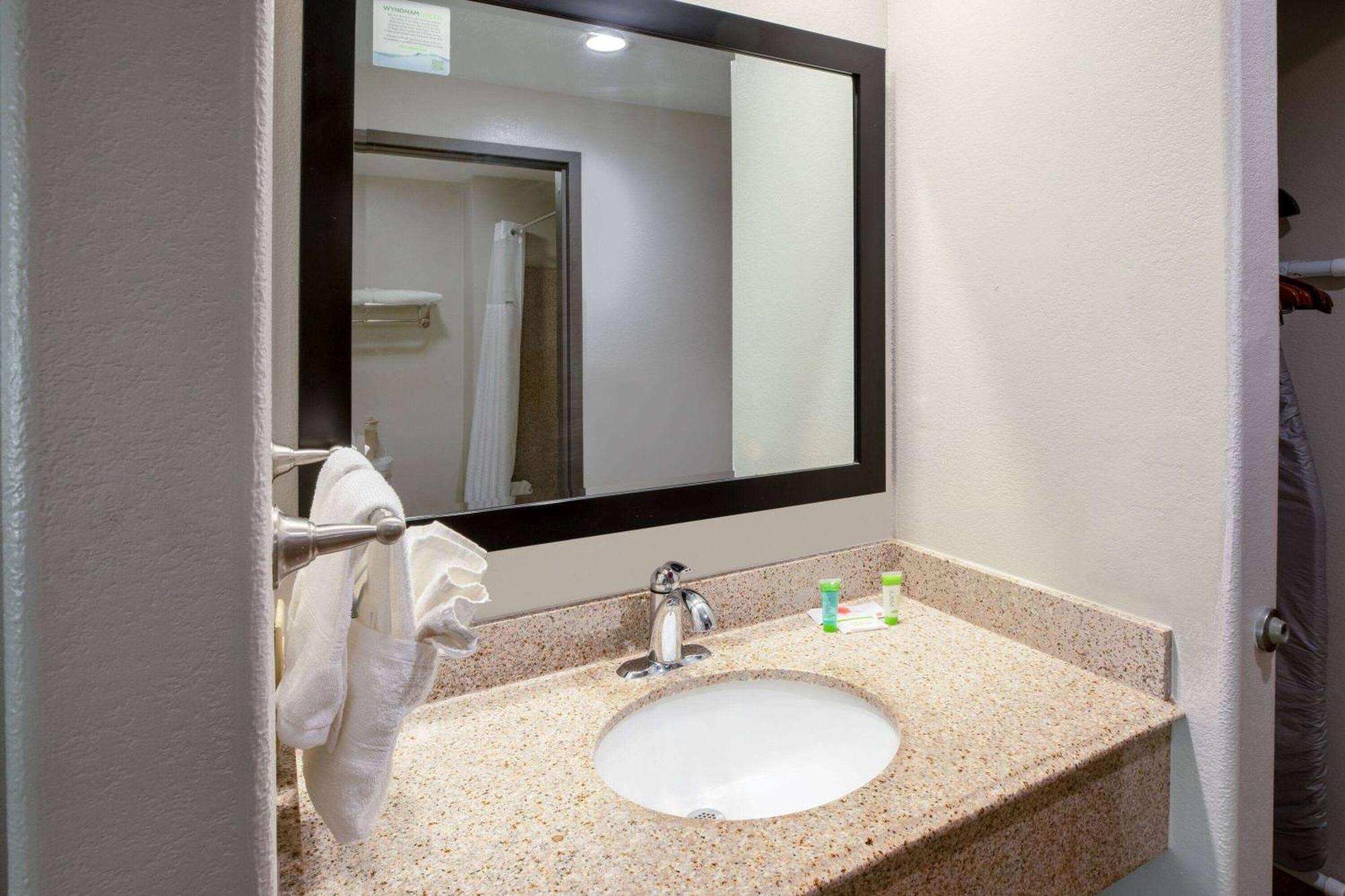 Days Inn By Wyndham Baton Rouge I-10 Prairieville Ngoại thất bức ảnh